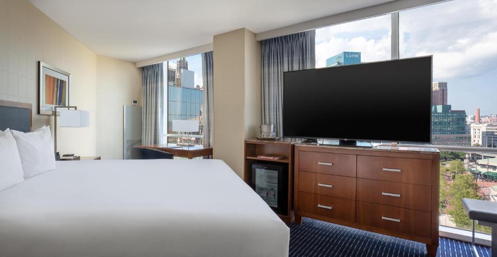 Hyatt Regency Baltimore Inner Harbor Room Type - Room, 1 Queen Bed (High Floor)