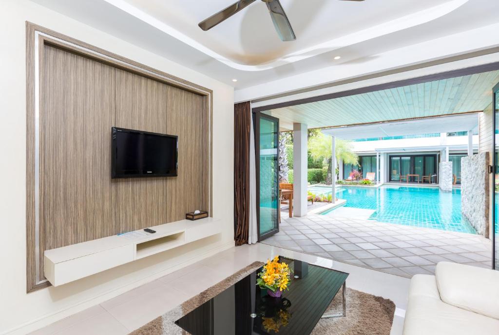 Сьюит (Люкс с 1 спальней и доступом в бассейн), Отель Wyndham Sea Pearl Resort, Phuket