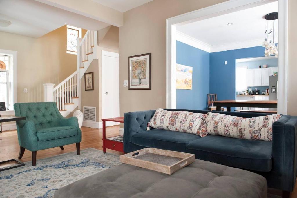 The Greenleaf House image