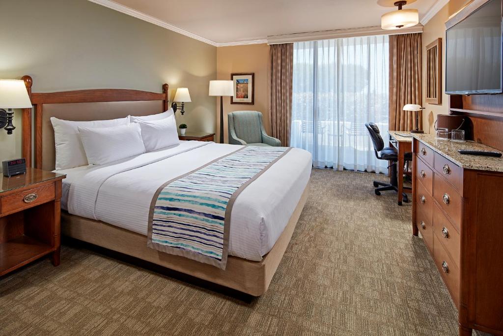 Двухместный (Номер Делюкс с кроватью размера «king-size»), Glorietta Bay Inn