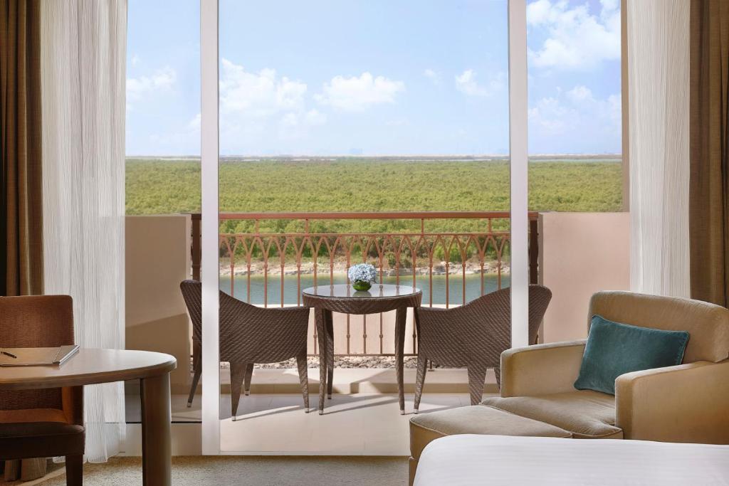 Двухместный (Номер Делюкс Mangroves с балконом), Отель Anantara Eastern Mangroves Hotel & Spa