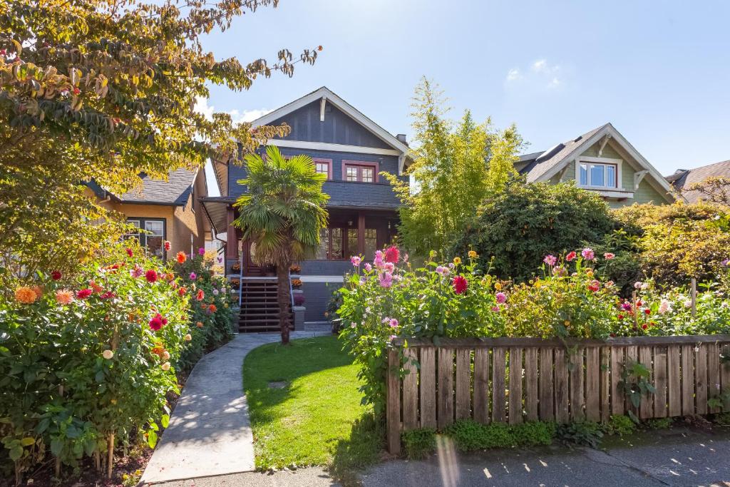Beautiful, Quiet 3BR in Posh Kitsilano photo 2