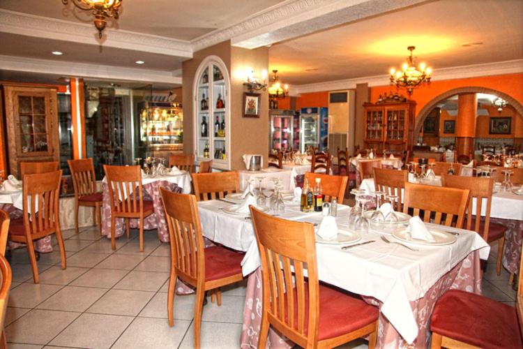 Hotel Los Arcos photo 4