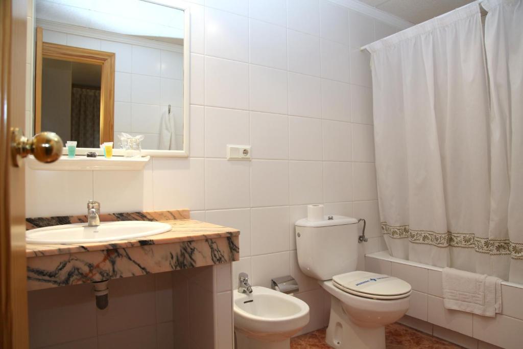 Hotel Los Arcos photo 3