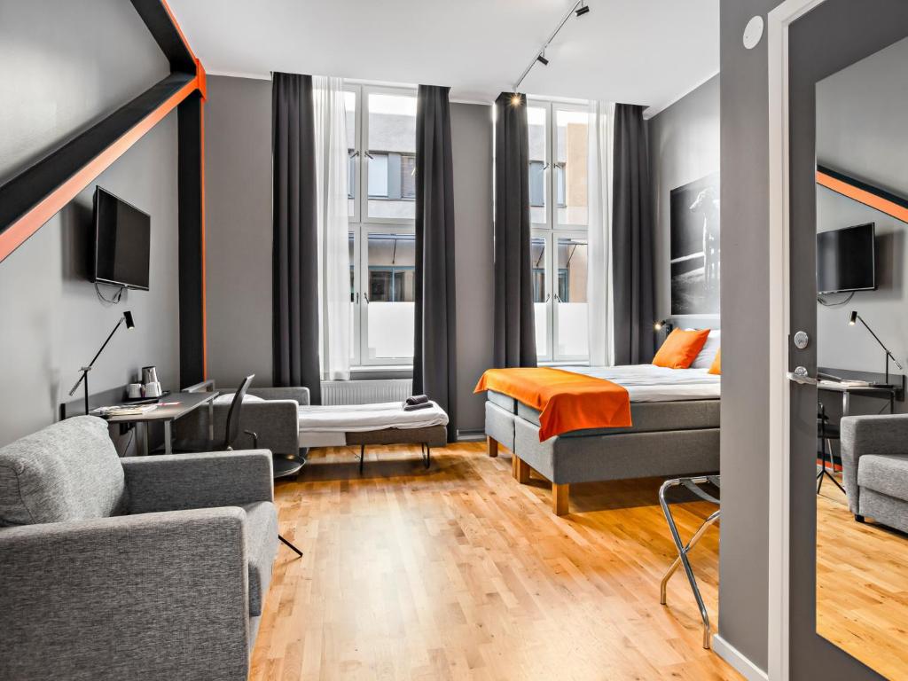 Трехместный (Улучшенный трехместный номер), Connect Hotel City