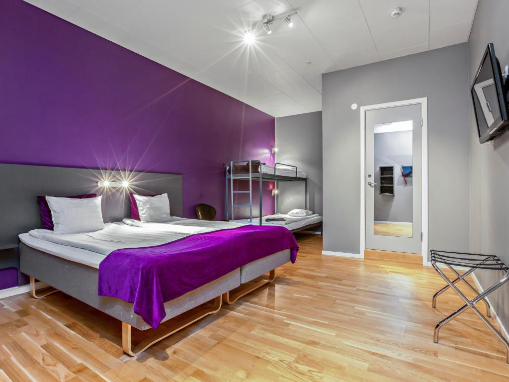 Четырехместный (Четырехместный номер эконом-класса без окон), Connect Hotel City
