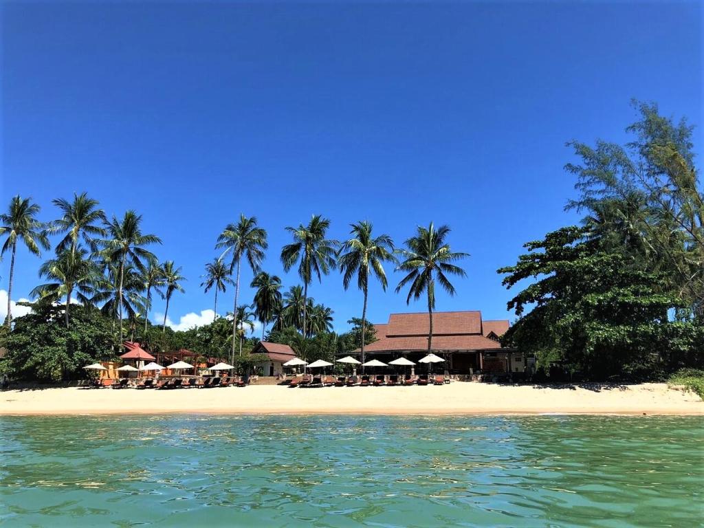 Kanok Buri Resort