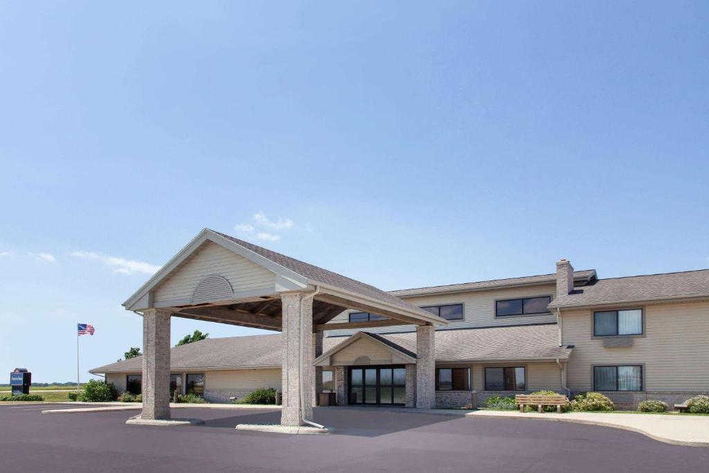 AmericInn by Wyndham Webster City photo 1