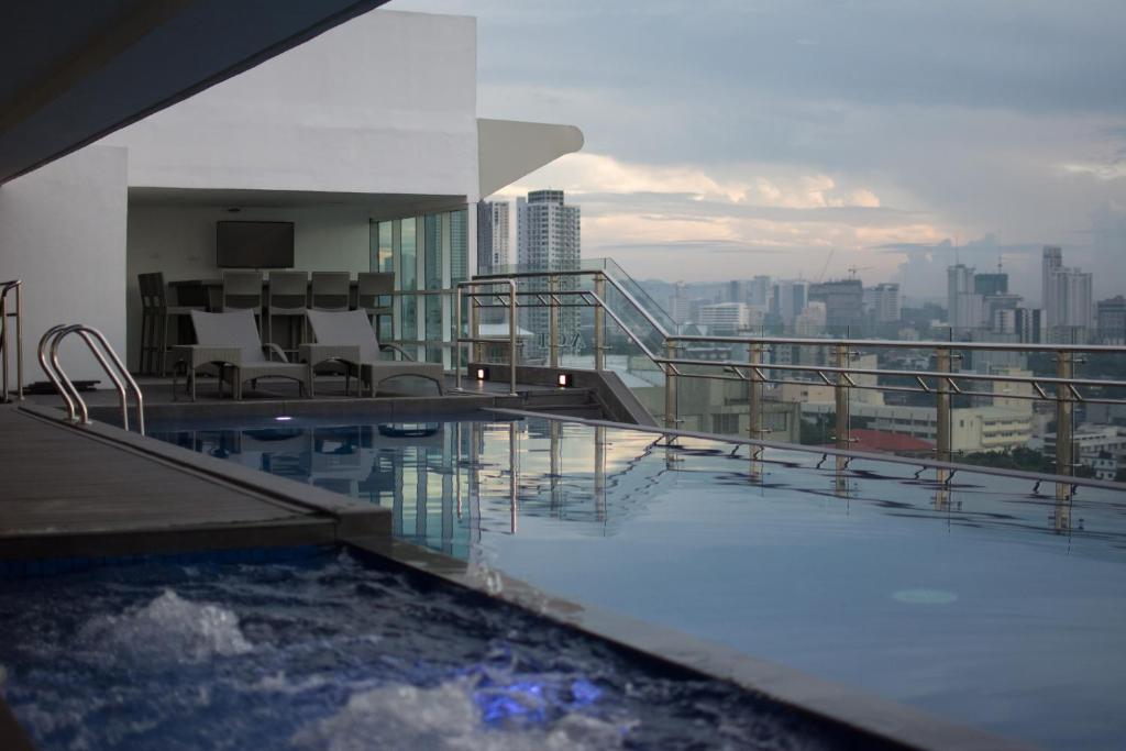 One Central Hotel & Suites photo 1