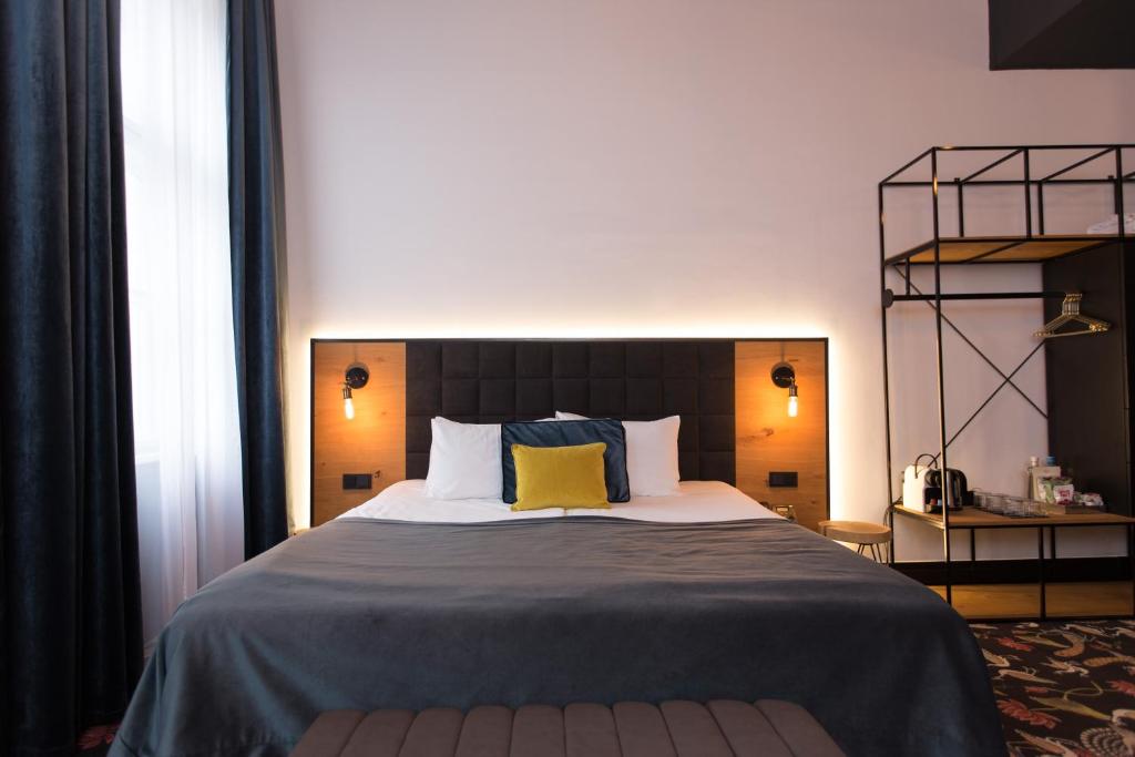 Двухместный (Большой номер с кроватью размера «king-size» и диваном), Hotel Rum Budapest