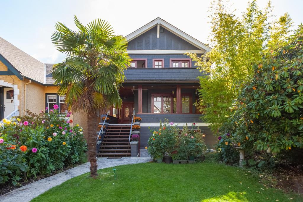 Beautiful, Quiet 3BR in Posh Kitsilano photo 1