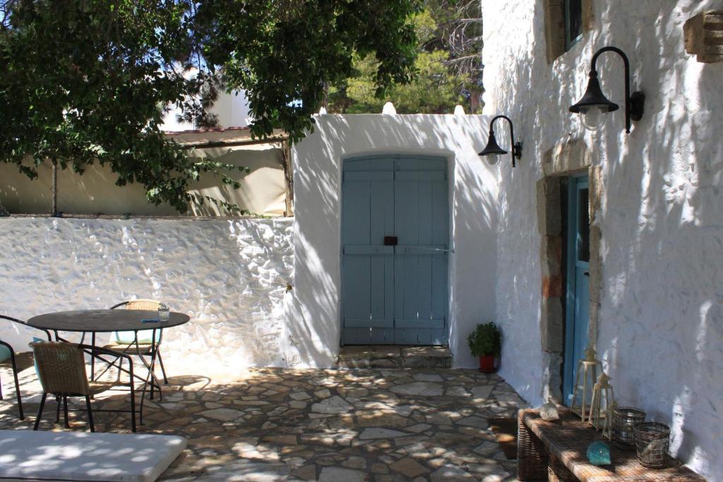 Charming Leros Hideaway | Serenity & Privacy photo 2