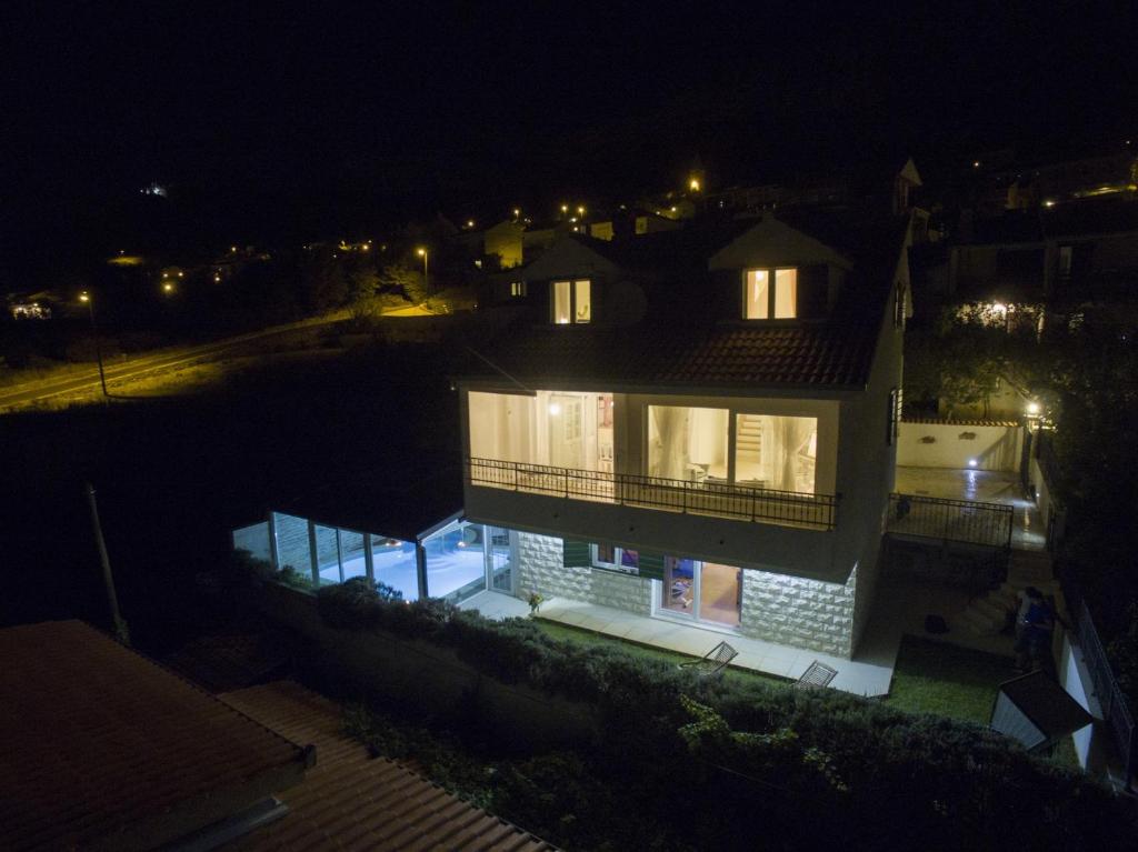 Eco Eclectic Villa with pool photo 3