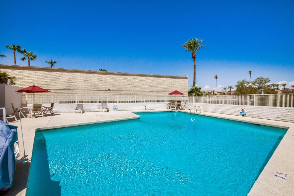 Motel 6 Youngtown, AZ - Phoenix - Sun City - Tap to explore photos