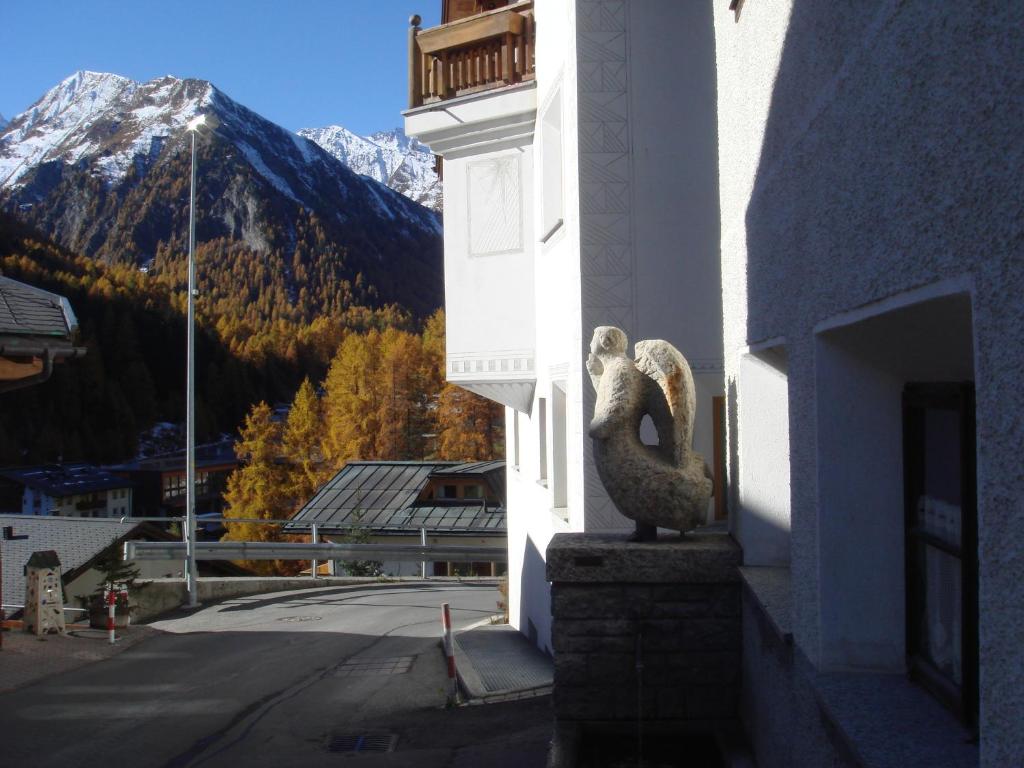 Chasa Anguel photo 2