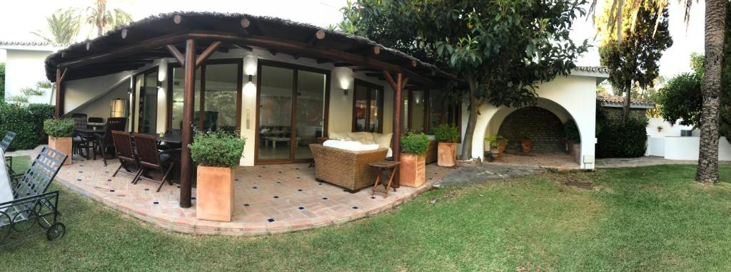 Villa with Heated Pool and Jacuzzi close to Puerto Banus and Beach photo 2