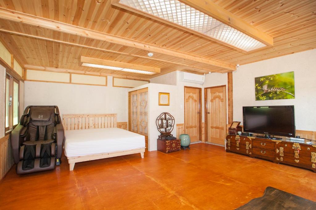 The Hanok photo 2