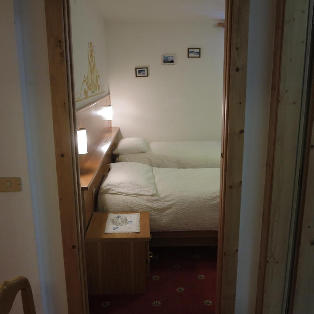 Hotel Presena photo 2
