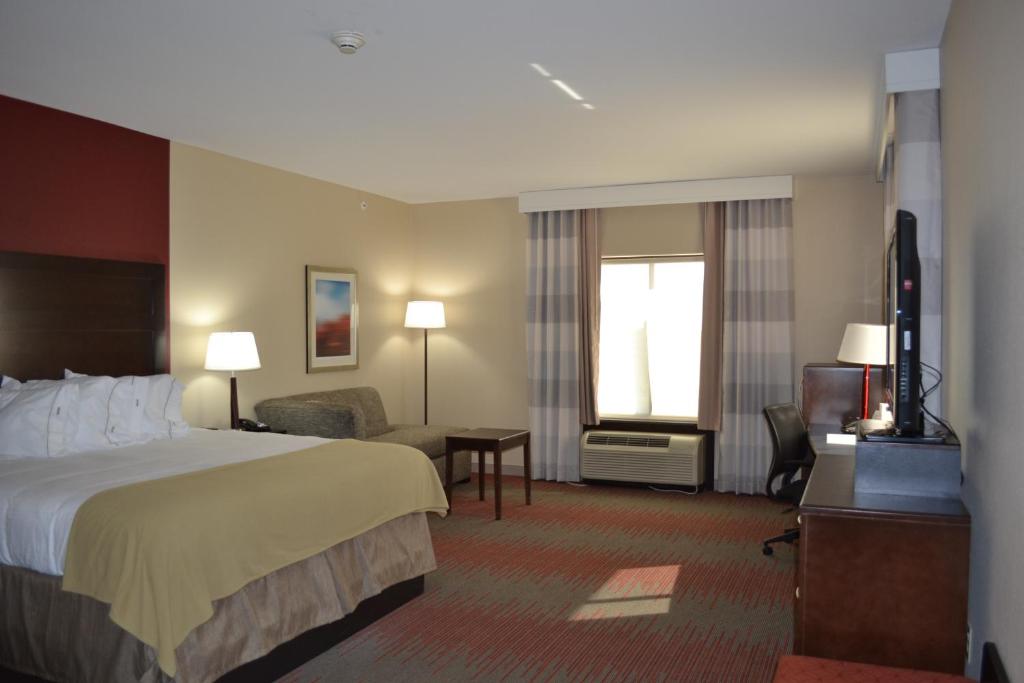 Holiday Inn Express Hotel and Suites Duncan, an IHG Hotel photo 3