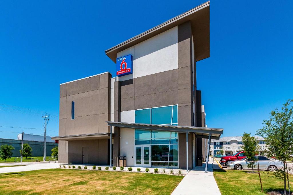 Studio 6 San Marcos, TX image
