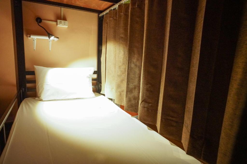 Номер (Кровать в общем 8-местном номере для мужчин и женщин), Urban Hostel Bangkok