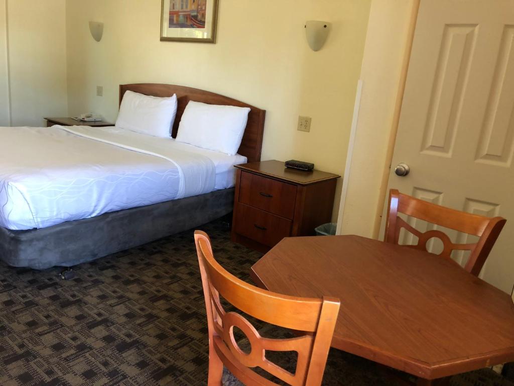 Двухместный (Стандартный двухместный номер с 1 кроватью), Monticello Motel