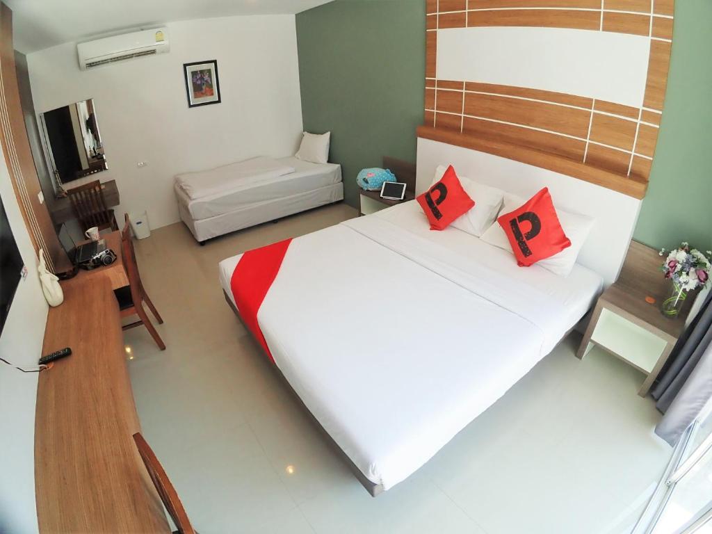 Трехместный (Трехместный номер с балконом), Pop-In Hostel