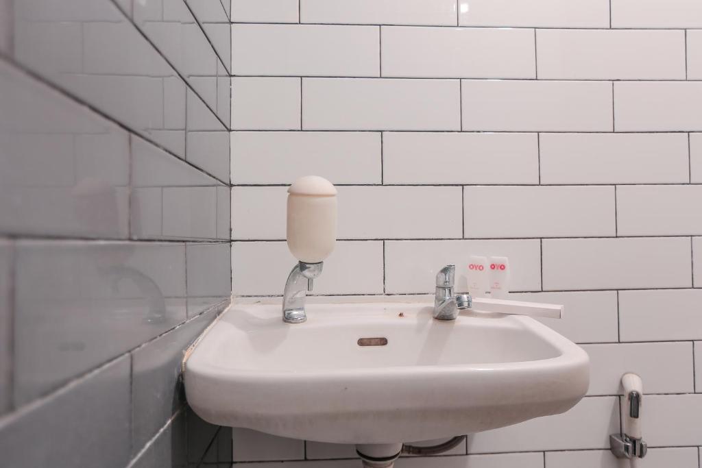 Двухместный (Стандартный двухместный номер с 1 кроватью), OYO 141 Fatmawati Cozy Residence
