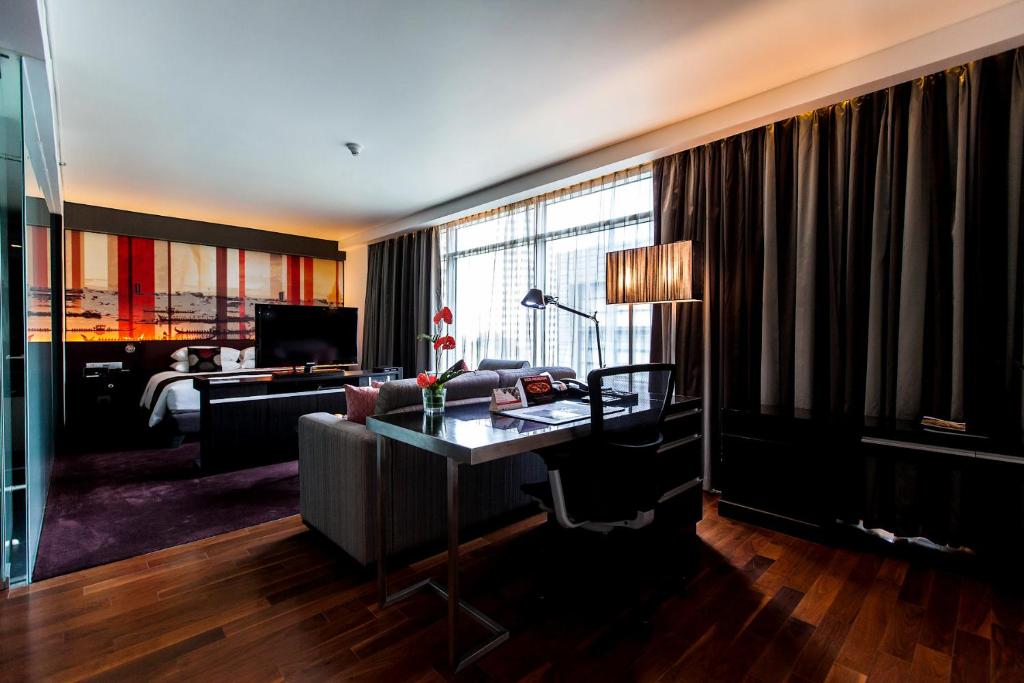Сьюит (Полулюкс), Отель Park Plaza Bangkok Soi 18