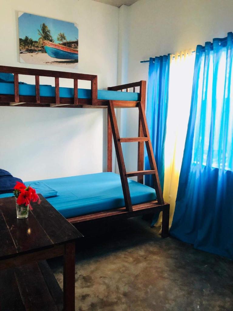 Tres Islas Hostel Room Type - Budget Triple Room