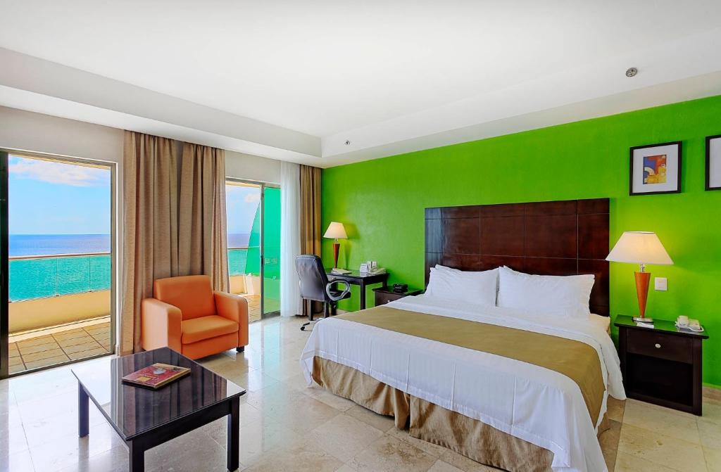 Holiday Inn Campeche, an IHG Hotel photo 1