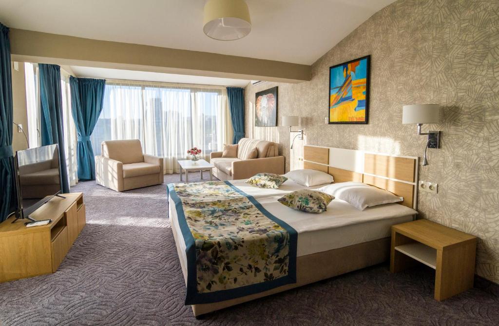 Студио (Номер-студио с балконом), Plaza Hotel