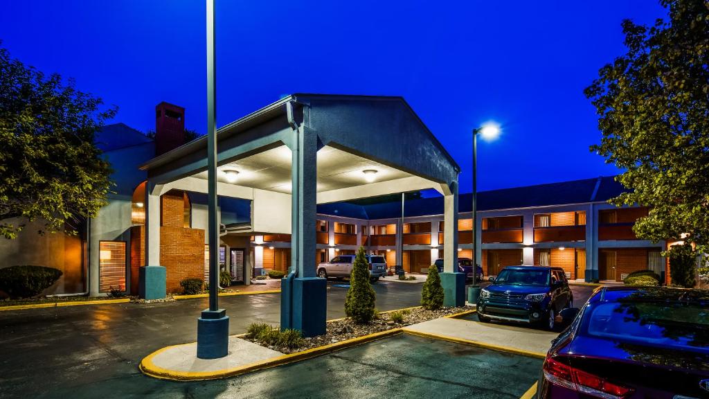 SureStay by Best Western Kansas City Country Inn North image