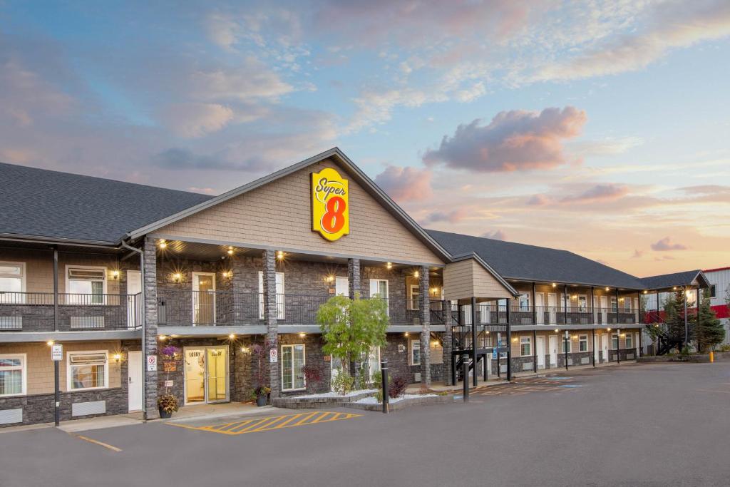 Super 8 by Wyndham Fort McMurray photo 4