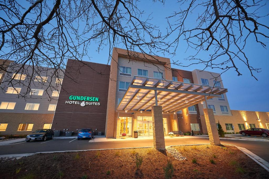 Gundersen Hotel & Suites image