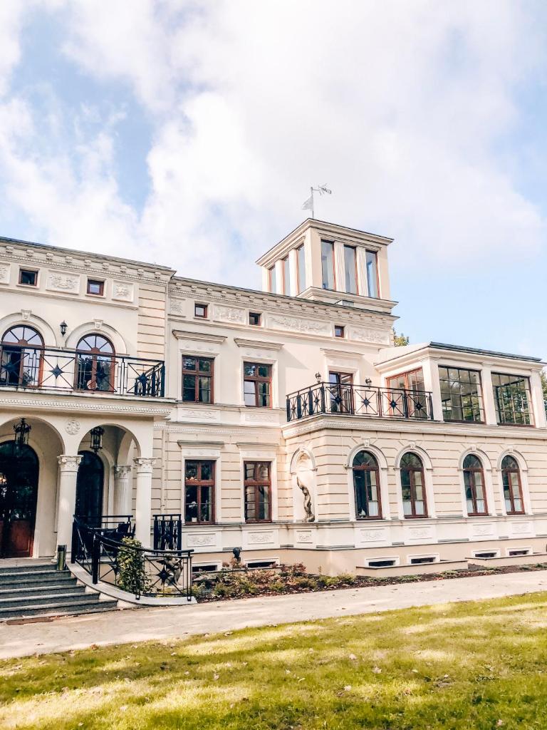 Pałac Wierzbiczany photo 1