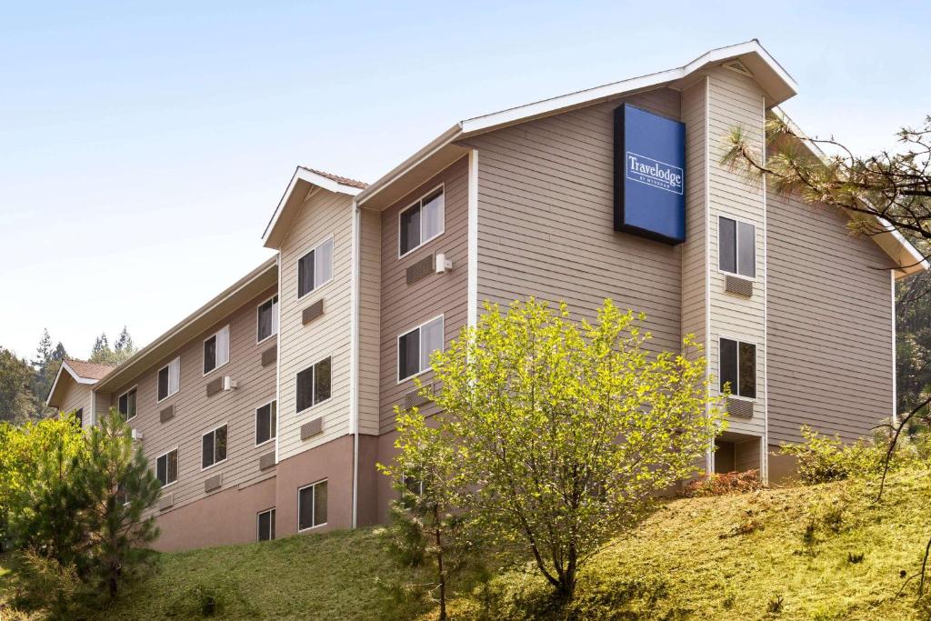 Travelodge by Wyndham Dunsmuir image
