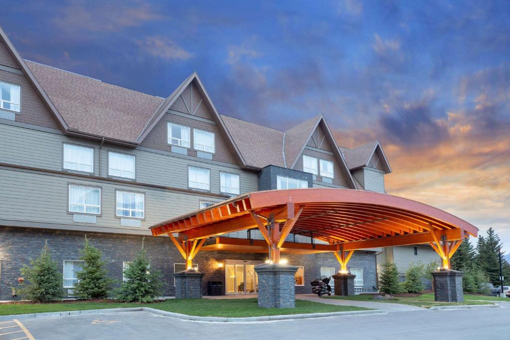 Super 8 by Wyndham Canmore photo 2