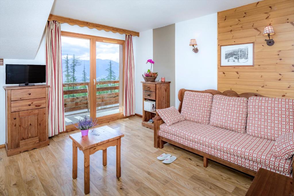 Hauts de Preclaux By Infini Mountain - Thumbnail image