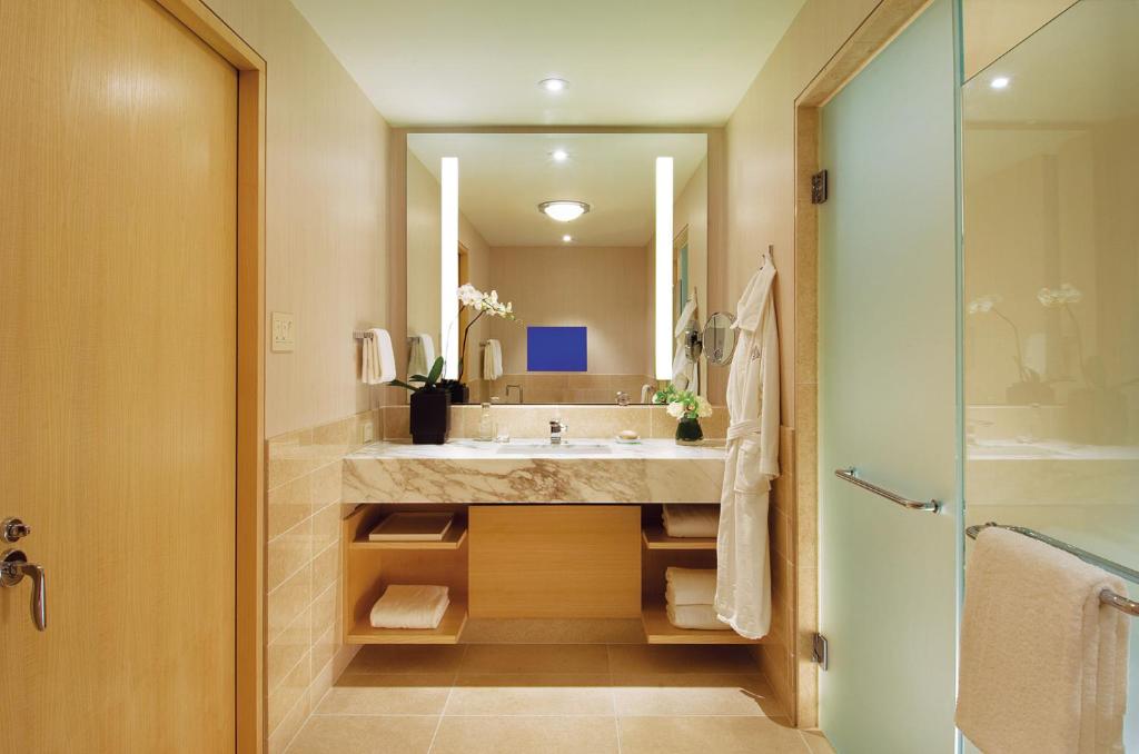 Двухместный (Номер с кроватью размера «king-size» и видом на Сиэтл), Four Seasons Hotel Seattle