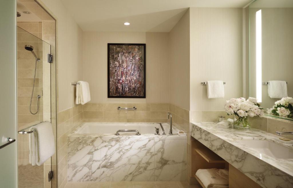 Двухместный (Номер с кроватью размера «king-size» и видом на Сиэтл), Four Seasons Hotel Seattle