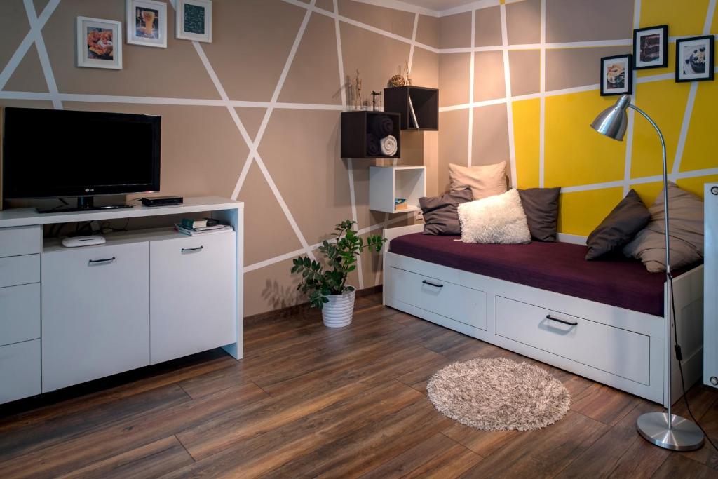 Cute sunny apartment KOD1 - Tap to explore photos