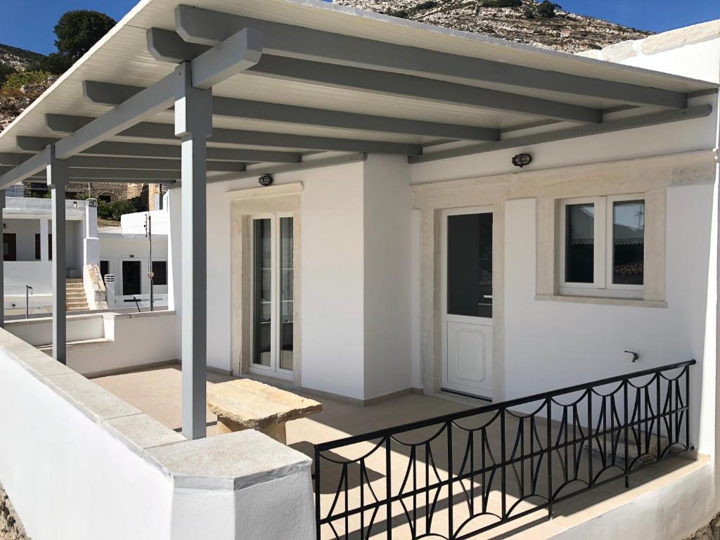 Traditional house - Apeiranthos Naxos photo 3
