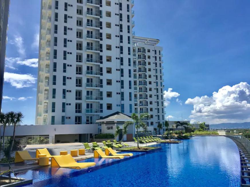 Mactan Newtown Affordable Suite with FREE Pool & Beach photo 2