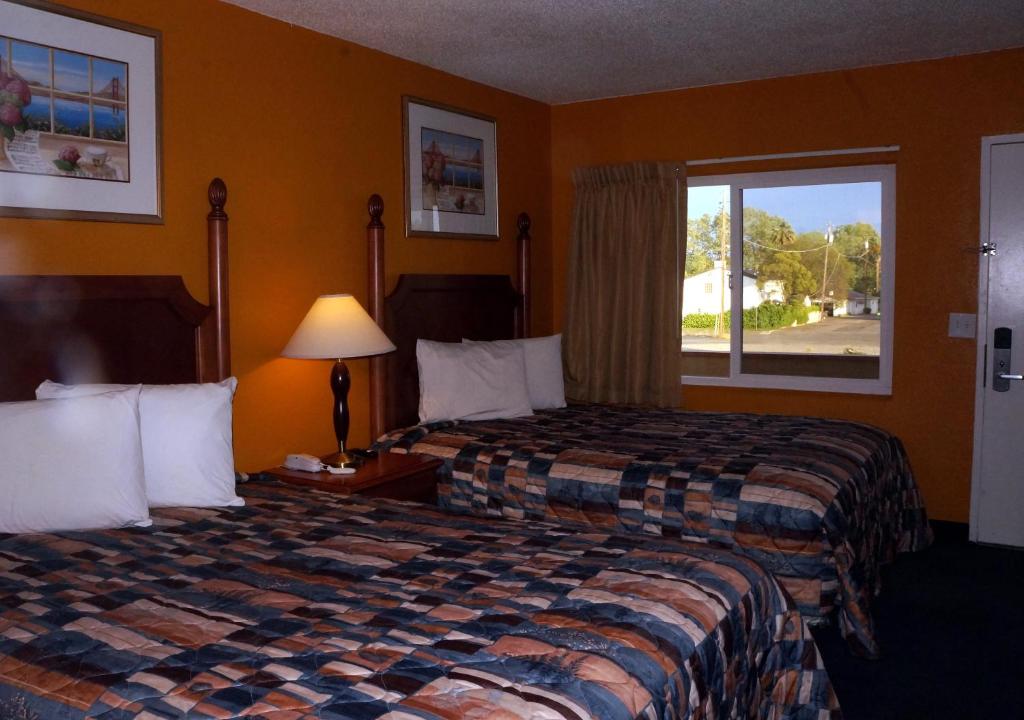 Classic Inn Red Bluff - Tap to explore photos