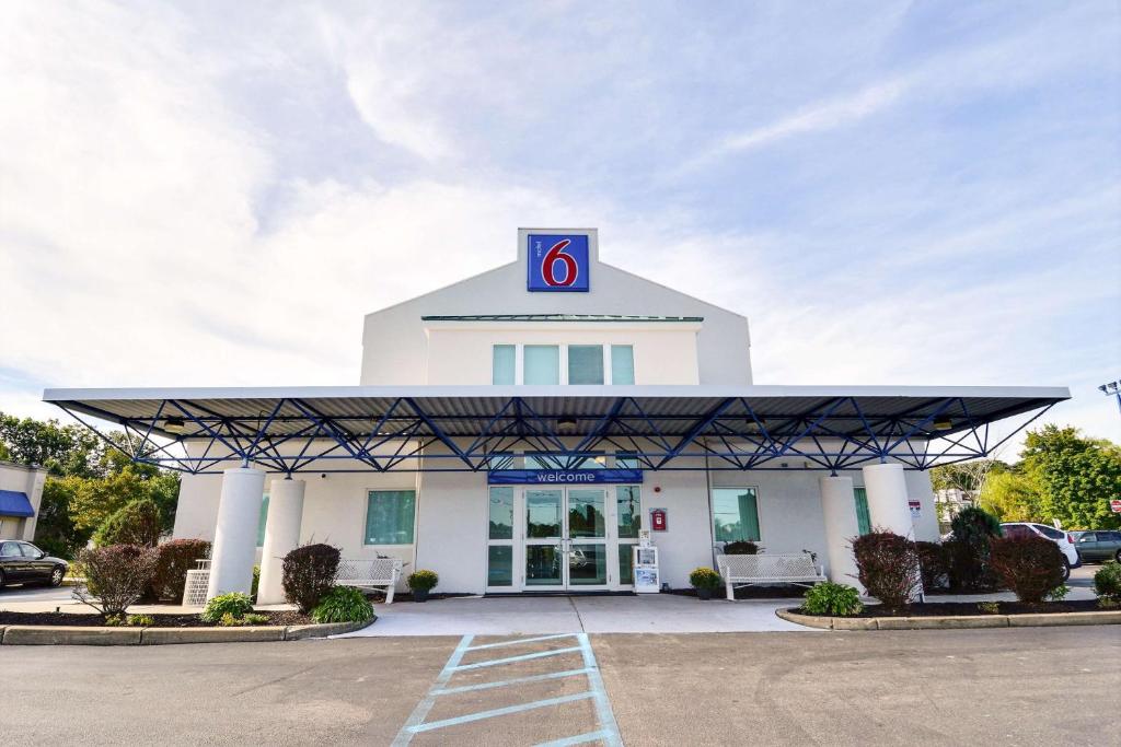 Motel 6 Tewksbury, MA - Boston image