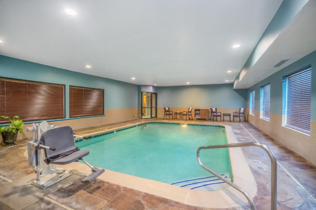Holiday Inn Express Hotel Howe / Sturgis, an IHG Hotel photo 1