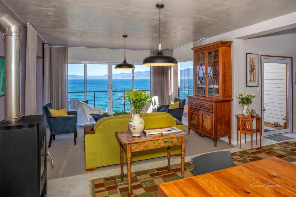 House Silver Ocean - Ocean Front Guest House photo 4