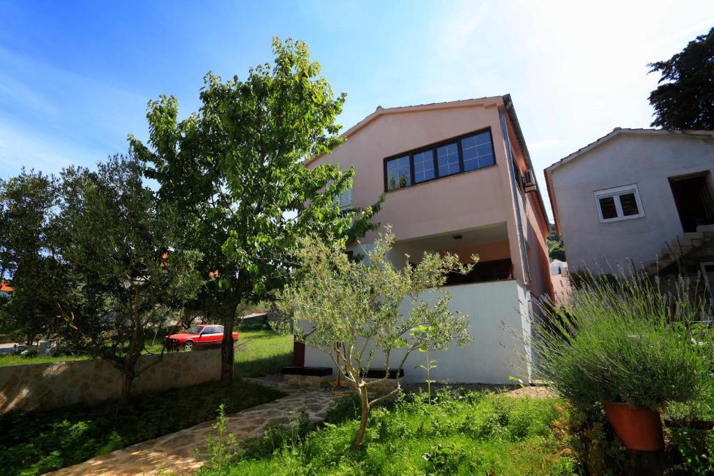 House KIA photo 1