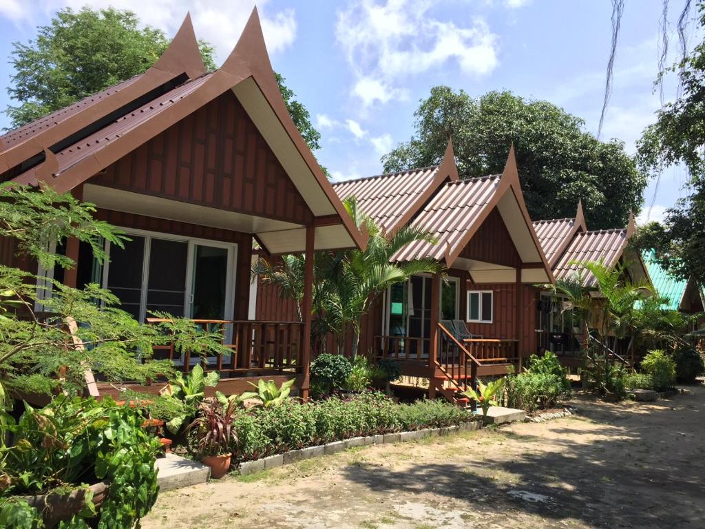 Номер (Бунгало Делюкс с видом на море), Отель Bangbaobeach Resort